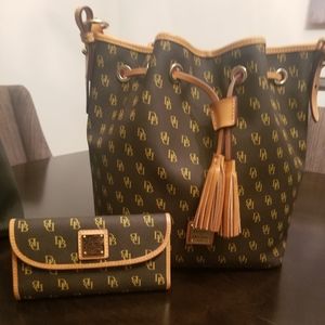 Dooney Bourke Purse and wallet set